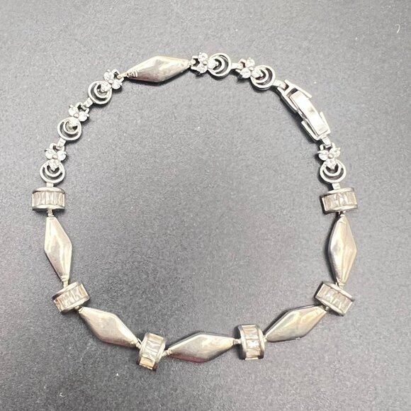 Silver Tone Bracelet Geometric  Floral Links Size 7.25" Fold-Over Clasp Vintage - Picture 2 of 10